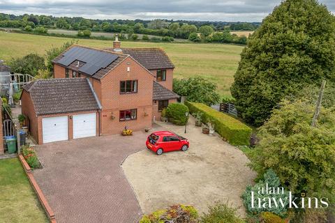 Broad Town 4 bed detached house for sale
