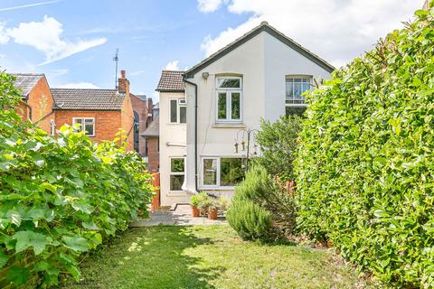 Stoke Road, Guildford, GU1 2 bed semi