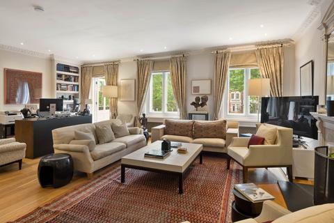 Lennox Gardens, London, SW1X 4 bed duplex for sale