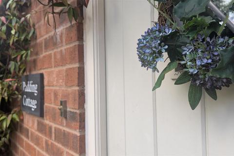 Barton Road, Carlton 2 bed cottage for sale