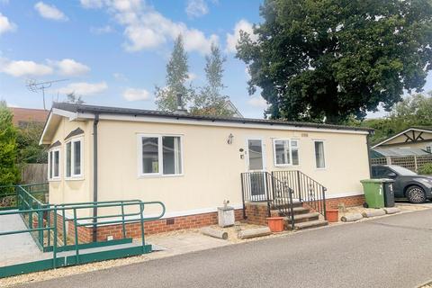 Oak Drive, Broadway Park... 2 bed park home for sale