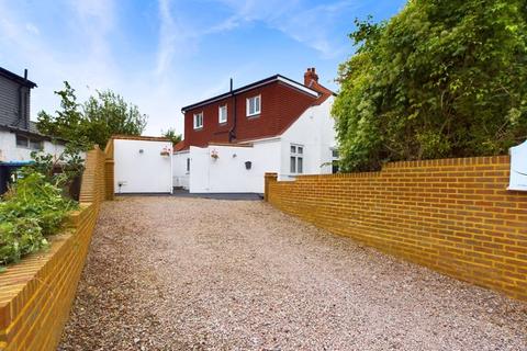 5 bedroom semi-detached house for sale