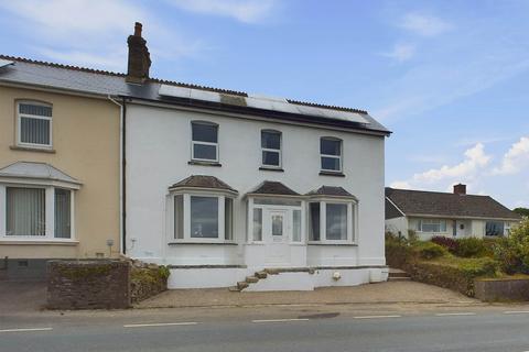 Callington. 4 bed house for sale