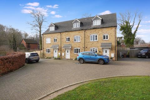 Moat Lane, Lower Upnor, ME2 4 bed townhouse for sale