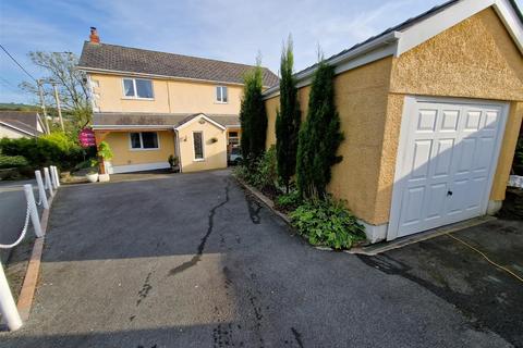 Heol Cwmbach, Drefach, Llanelli 3 bed detached house for sale