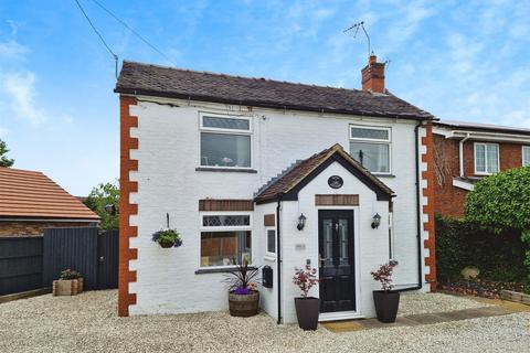 Eastern Road, Willaston, Nantwich 3 bed detached house for sale