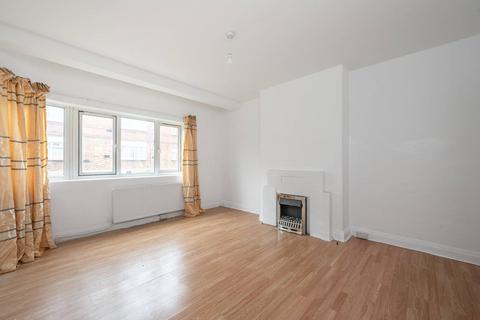 Watford Way, Mill Hill, London, NW7 2 bed flat for sale