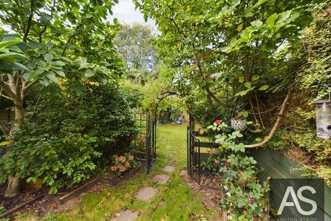 Coronation Gardens, Battle, TN33 2 bed semi