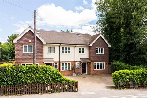 5 bedroom semi-detached house for sale