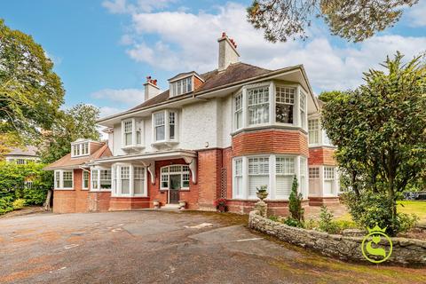 West Overcliff Drive, Bournemouth BH4 2 bed flat for sale