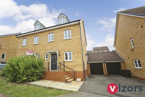 Fairweather Close, Brockhill, Redditch 3 bed semi