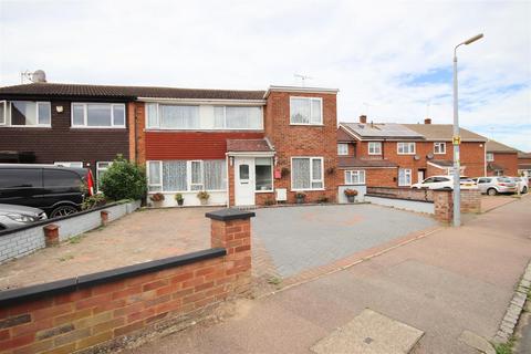 Kentwick Square, Houghton Regis... 4 bed semi