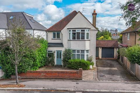 Park Avenue, Hertfordshire WD18 4 bed detached house for sale