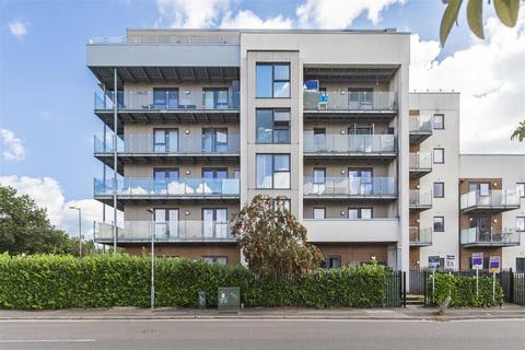 Manor Way, Borehamwood 2 bed penthouse for sale