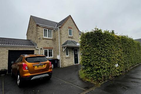 3 bedroom link detached house for sale