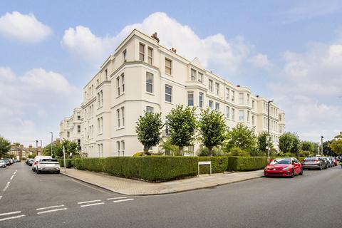 Disraeli Gardens, London 2 bed flat for sale