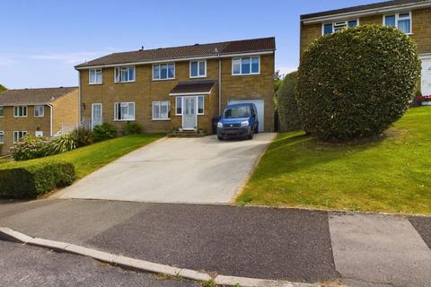 15 Bincombe Drive, Crewkerne 4 bed semi