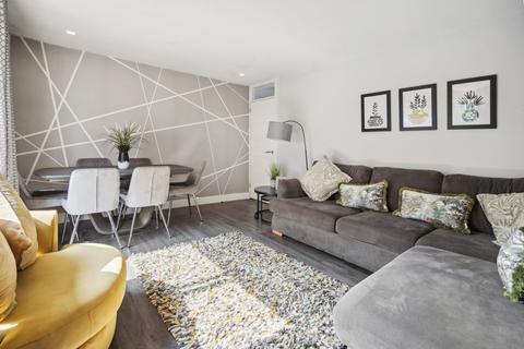 Austins Mead, Bovingdon, Hemel... 2 bed maisonette for sale