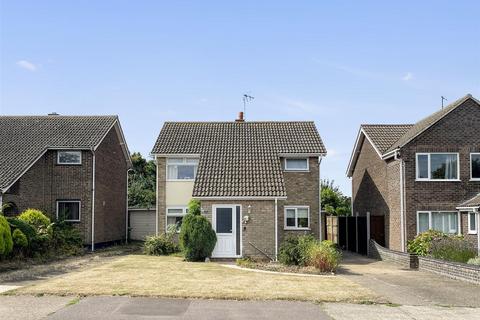 Burnt Hill Way, Lowestoft 3 bed detached house for sale