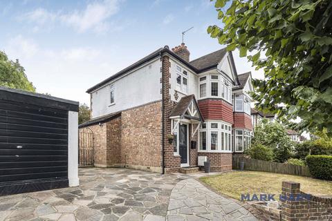 Leamington Close, Bromley BR1 3 bed semi