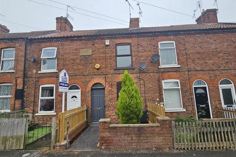 Strawberry Road, Retford DN22 2 bed terraced house for sale