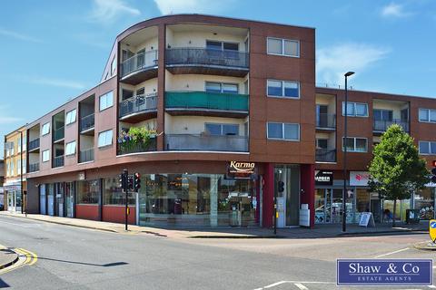 Bell Road, Hounslow TW3 1 bed flat for sale