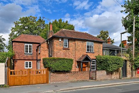 Middle Hill, Egham, Surrey, TW20 4 bed detached house for sale