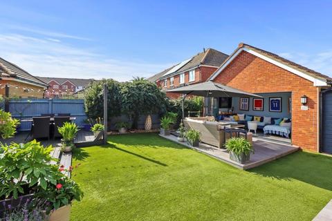 Palmyra Place, Eastbourne BN23 5 bed detached house for sale