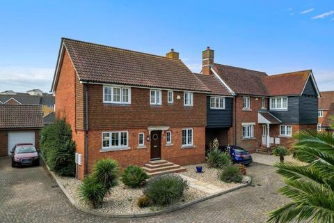 Palmyra Place, Eastbourne BN23 5 bed detached house for sale