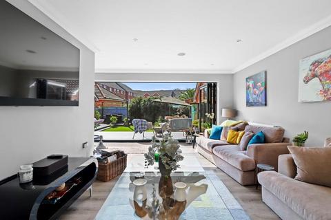 Palmyra Place, Eastbourne BN23 5 bed detached house for sale