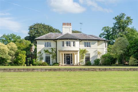 6 bedroom detached house for sale