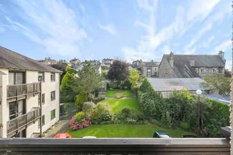 31 Ashleigh Court, Station Road... 1 bed apartment for sale