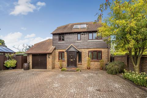 Abbey Place, Faversham, ME13 4 bed detached house for sale