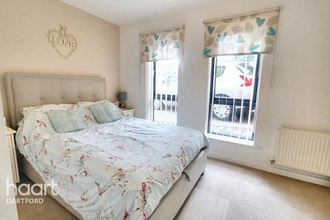 The Rise, Greenhithe 2 bed flat for sale