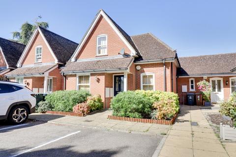 London Road, Sawbridgeworth, CM21 2 bed terraced house for sale