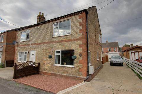 2 bedroom semi-detached house for sale