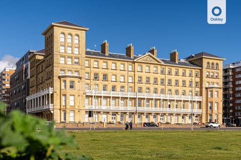 Kings House, Hove Seafront 2 bed apartment for sale