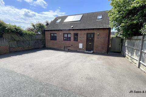 Hammondstreet Road, West Cheshunt 2 bed detached bungalow for sale