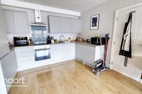 Shenley Road, Borehamwood 2 bed apartment for sale