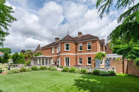 6 bedroom detached house for sale