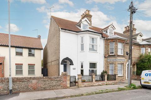 4 bedroom end of terrace house for sale