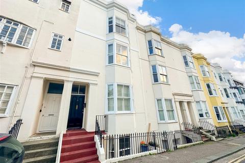 1 bedroom ground floor flat for sale