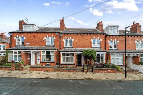 6 bedroom terraced house for sale