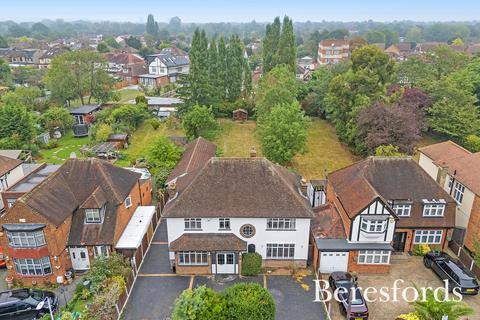 Oaklands Avenue, Romford, RM1 5 bed detached house for sale
