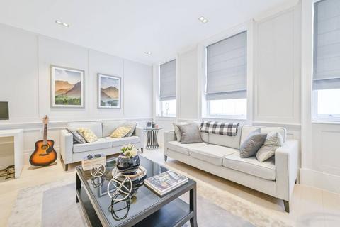 Warwick Court, Holborn, London, WC1R 2 bed flat for sale