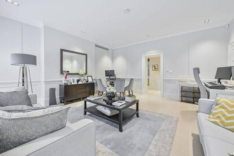 Warwick Court, Holborn, London, WC1R 2 bed flat for sale