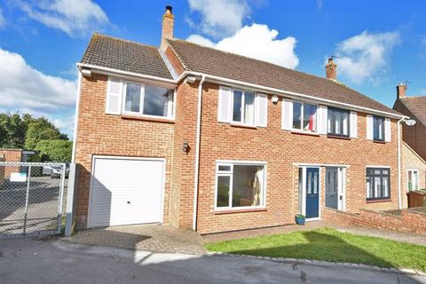 5 bedroom semi-detached house for sale