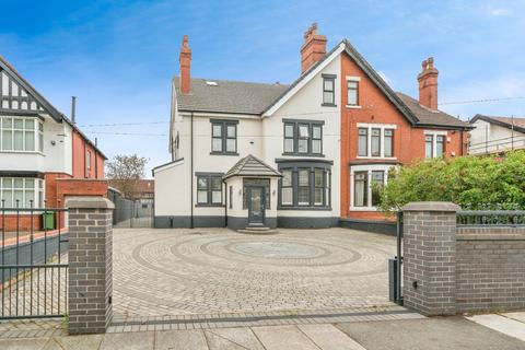 5 bedroom semi-detached house for sale