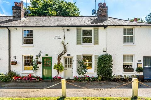 The Green, Woldingham, Surrey, CR3 2 bed cottage for sale