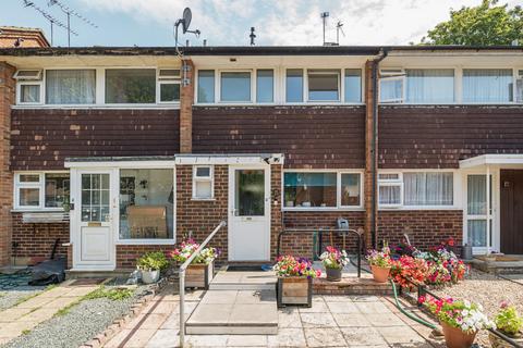 Frayslea, Uxbridge 2 bed terraced house for sale